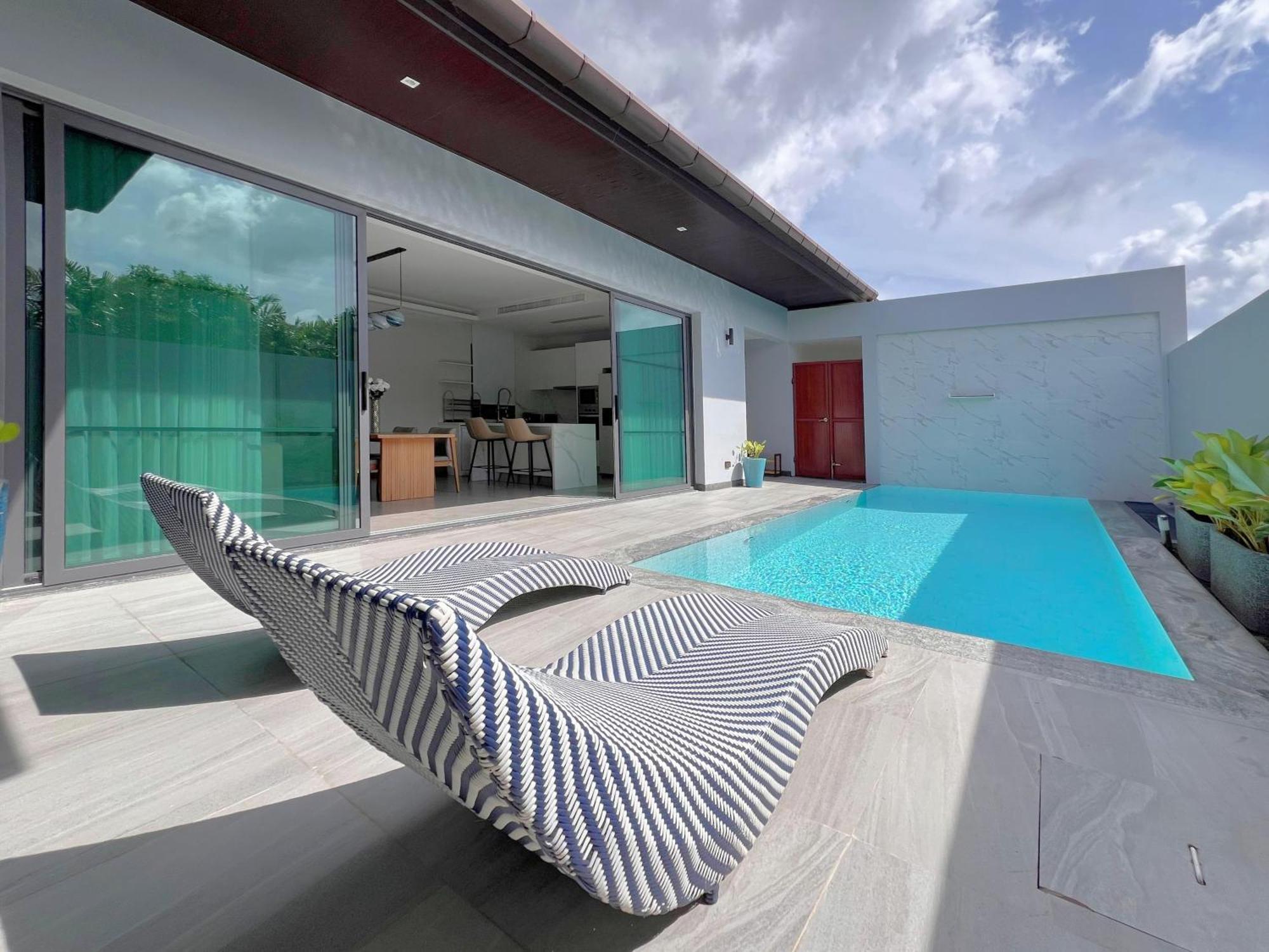 Bangtao Pool Villa - Prymaluna Phuket Bagian luar foto