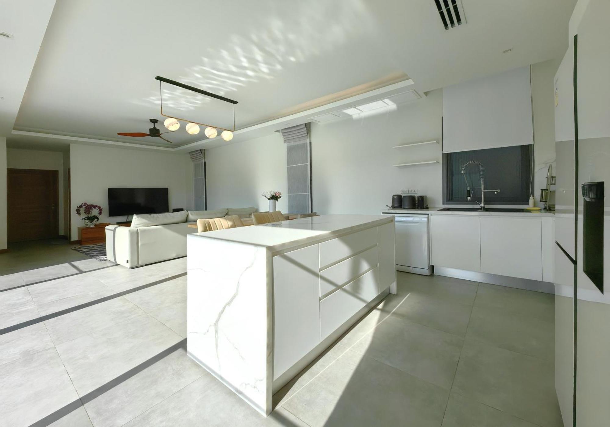 Bangtao Pool Villa - Prymaluna Phuket Bagian luar foto